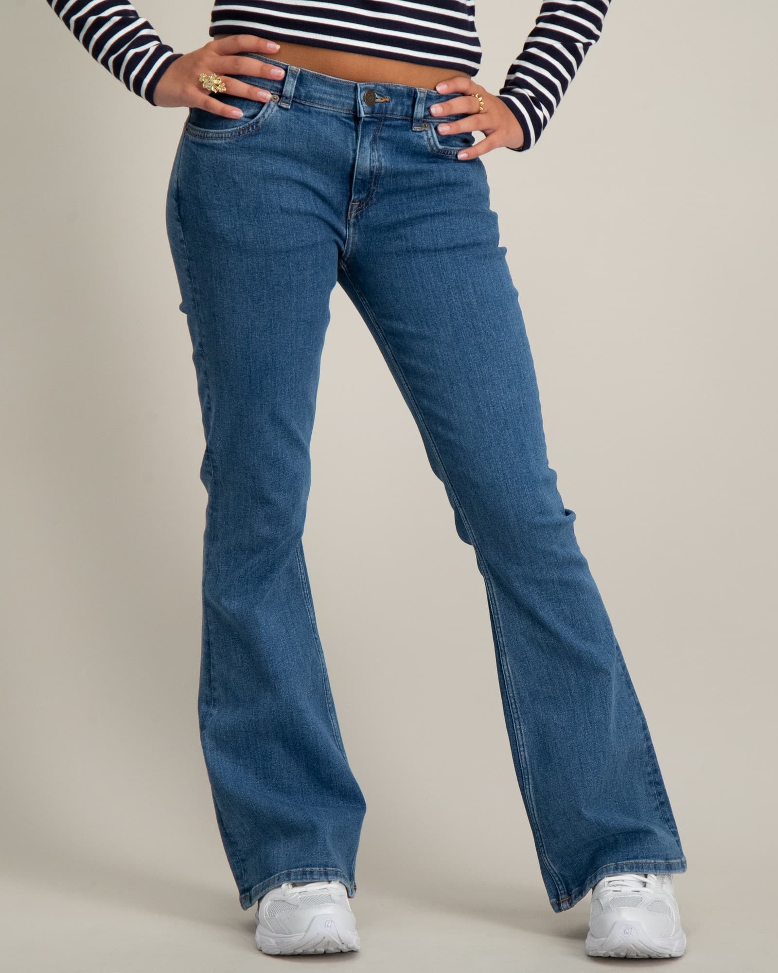 BOOTCUT JEANS