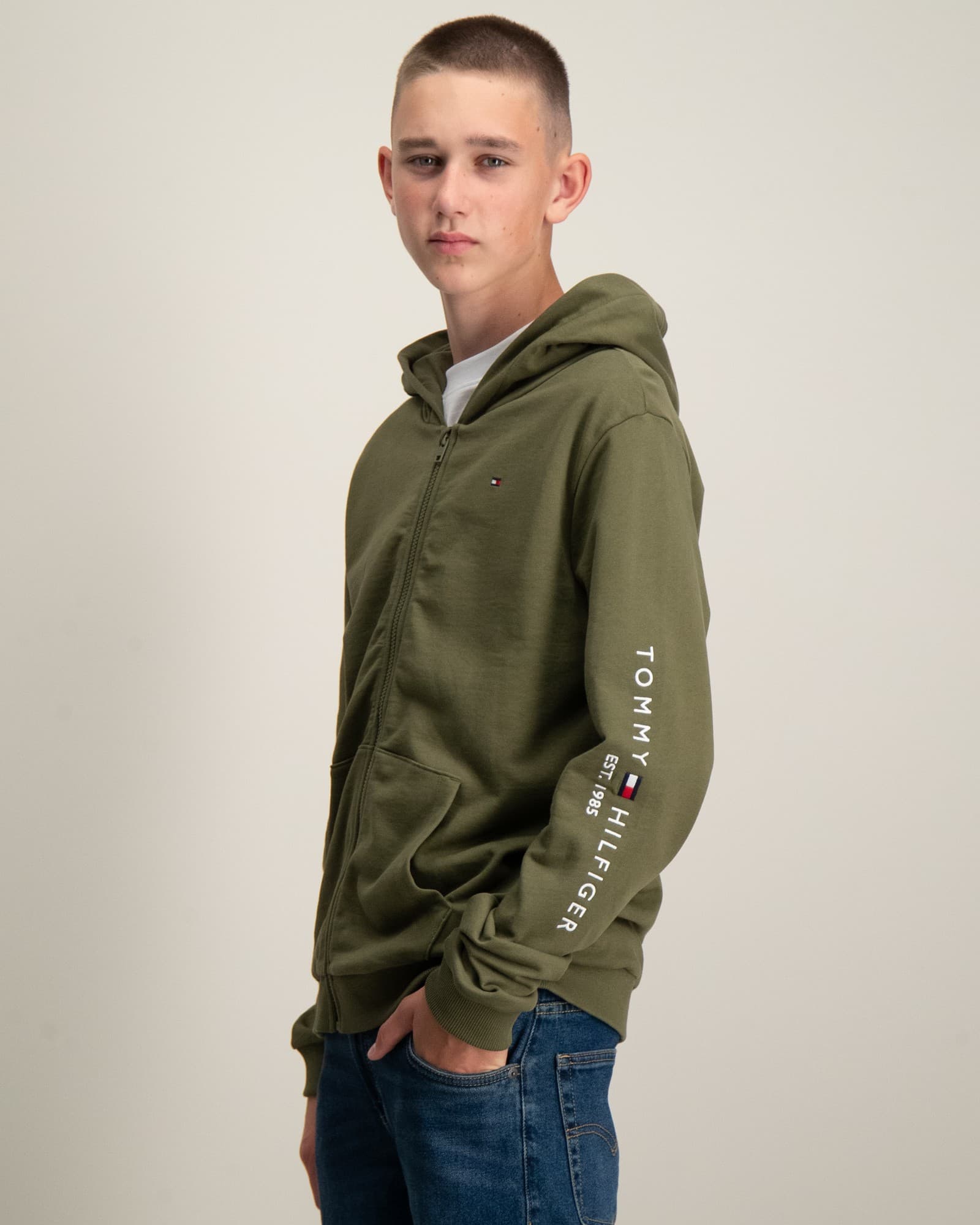 U ESSENTIAL ZIPTHROUGH HOODIE