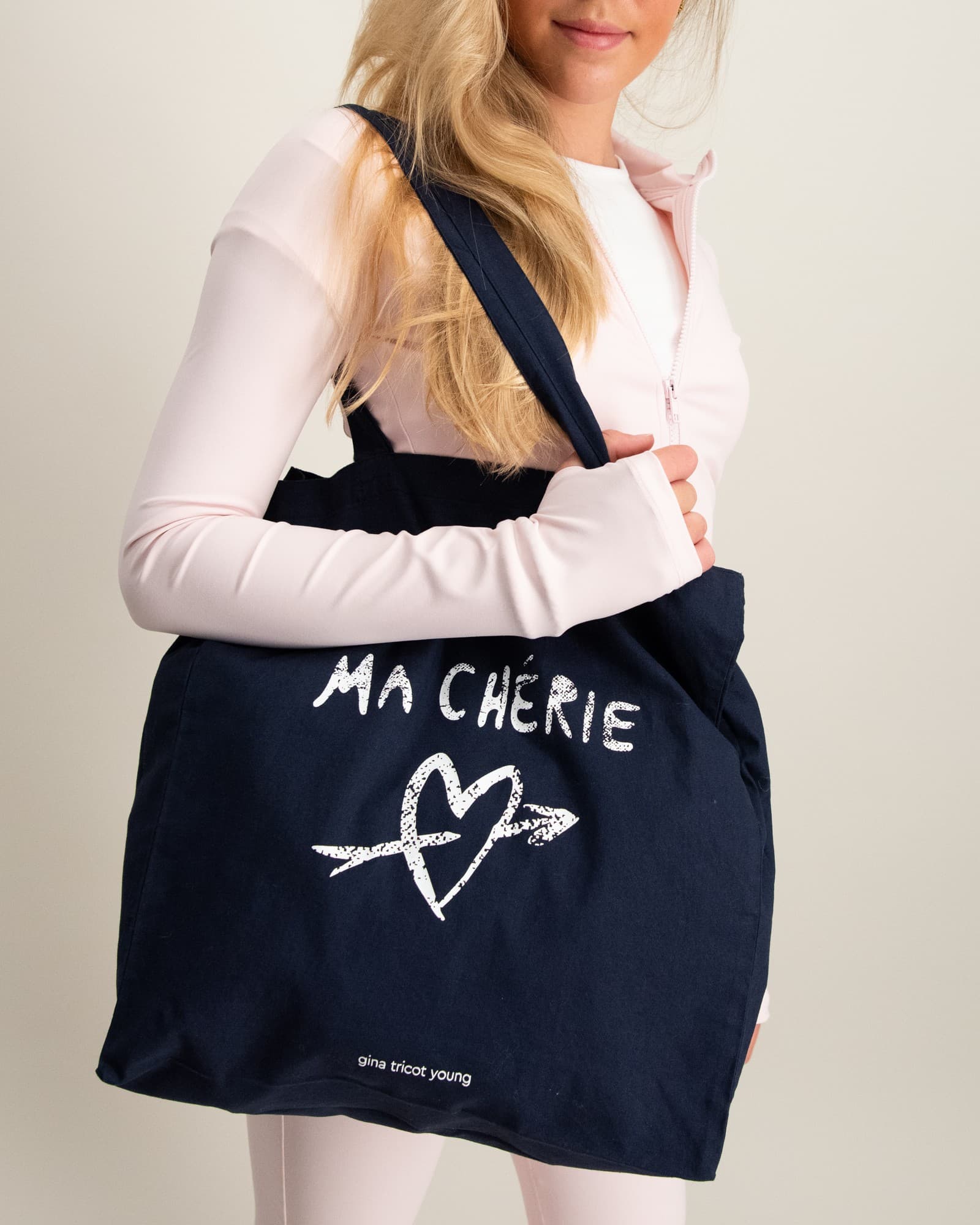 Young tote bag